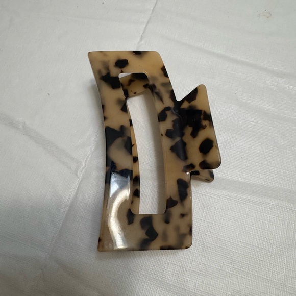 Godess Accessories - Goddess Large Tortoise Shell Hair Clip